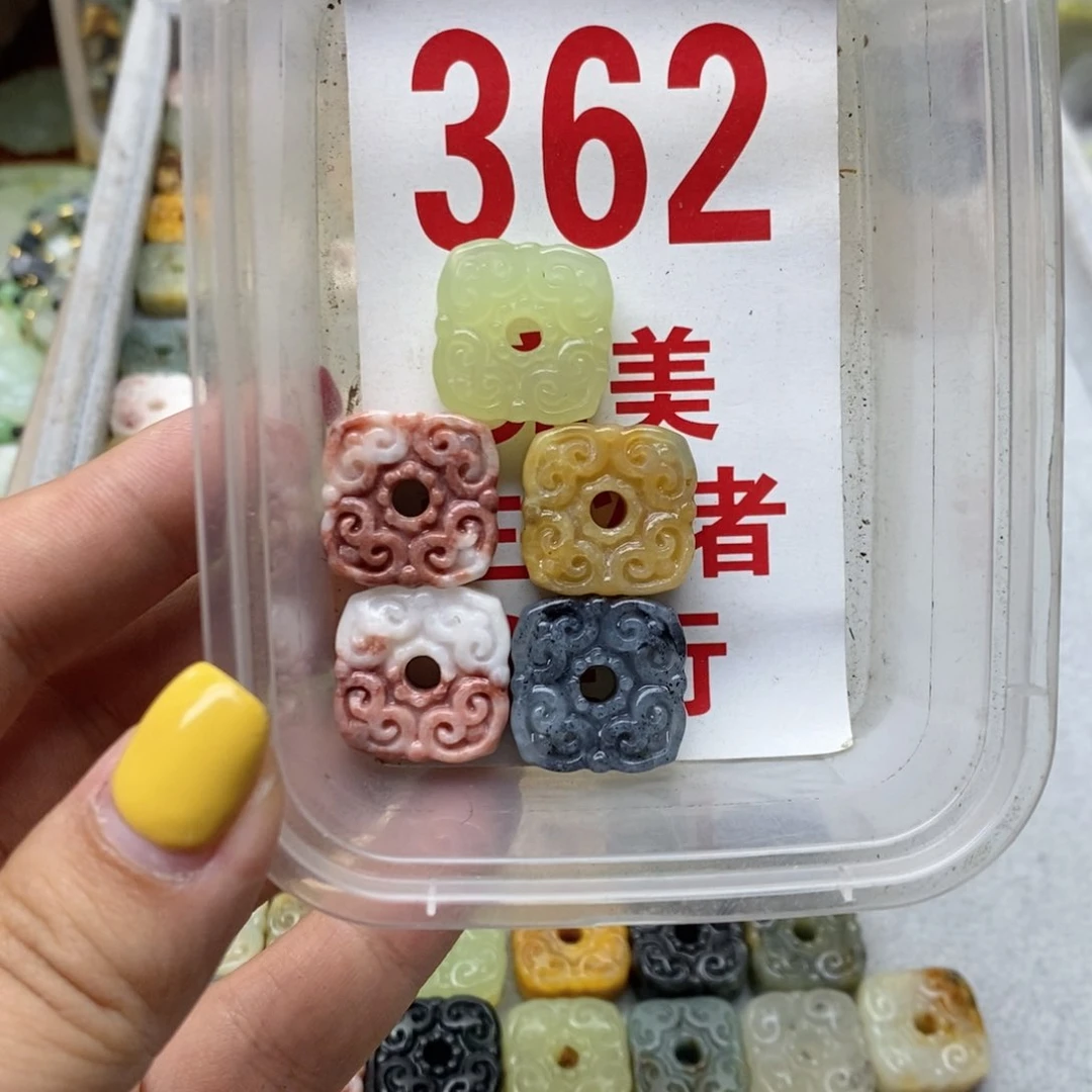 透闪石-蛇纹石玉未镶嵌挂坠郝*青