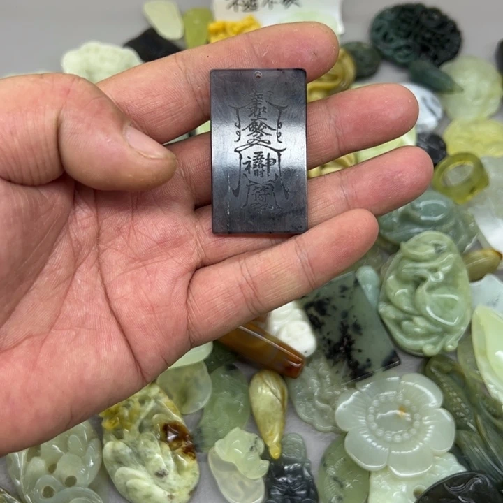 岫玉吊坠(不含链)未镶嵌无****。