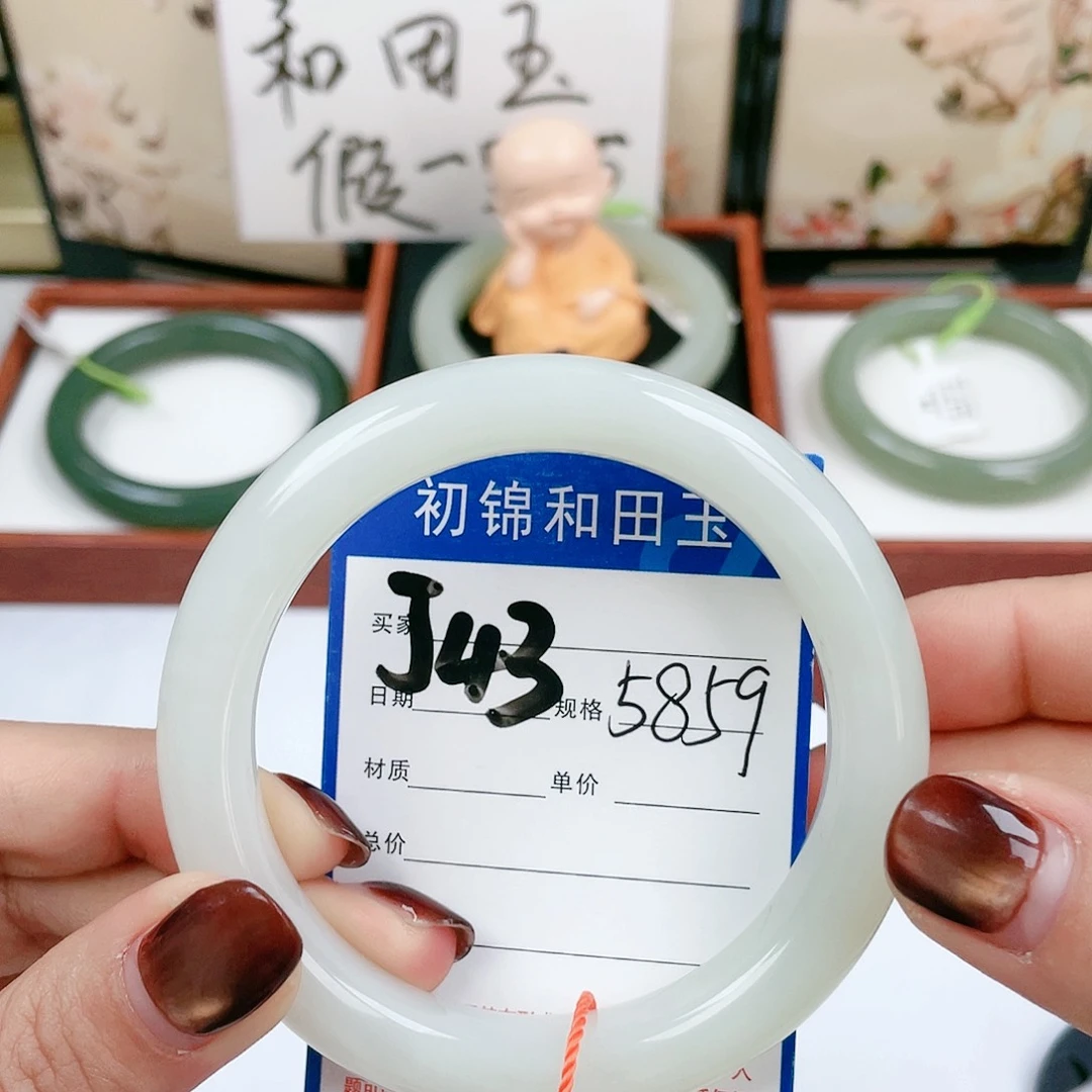 和田玉手镯未镶嵌