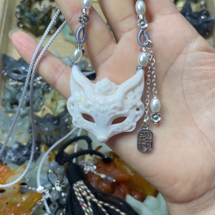 蛇纹石玉合金颈饰