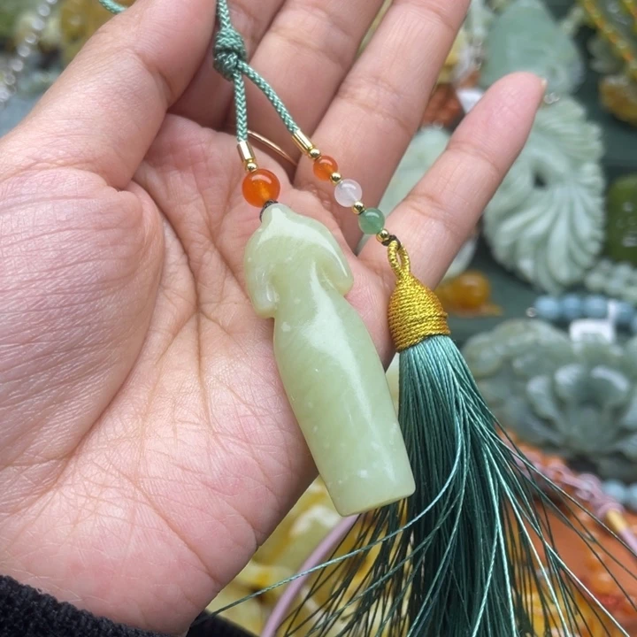 蛇纹石玉吊坠合金