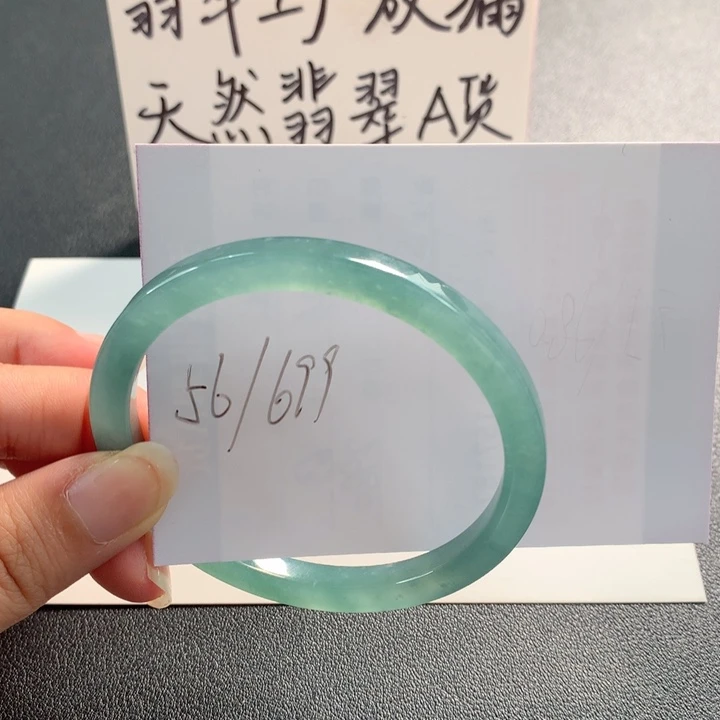 翡翠手镯未镶嵌天然翡翠