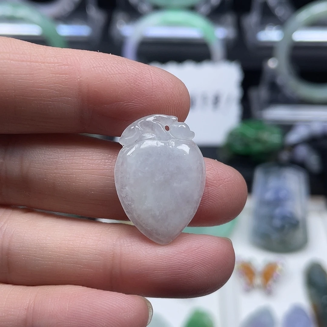翡翠未镶嵌颈饰桃