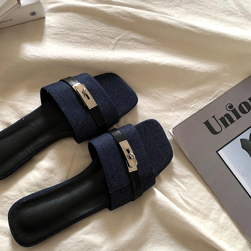 高级感老钱风锁扣一字拖女2025夏季外穿ins复古沙滩平底凉拖鞋