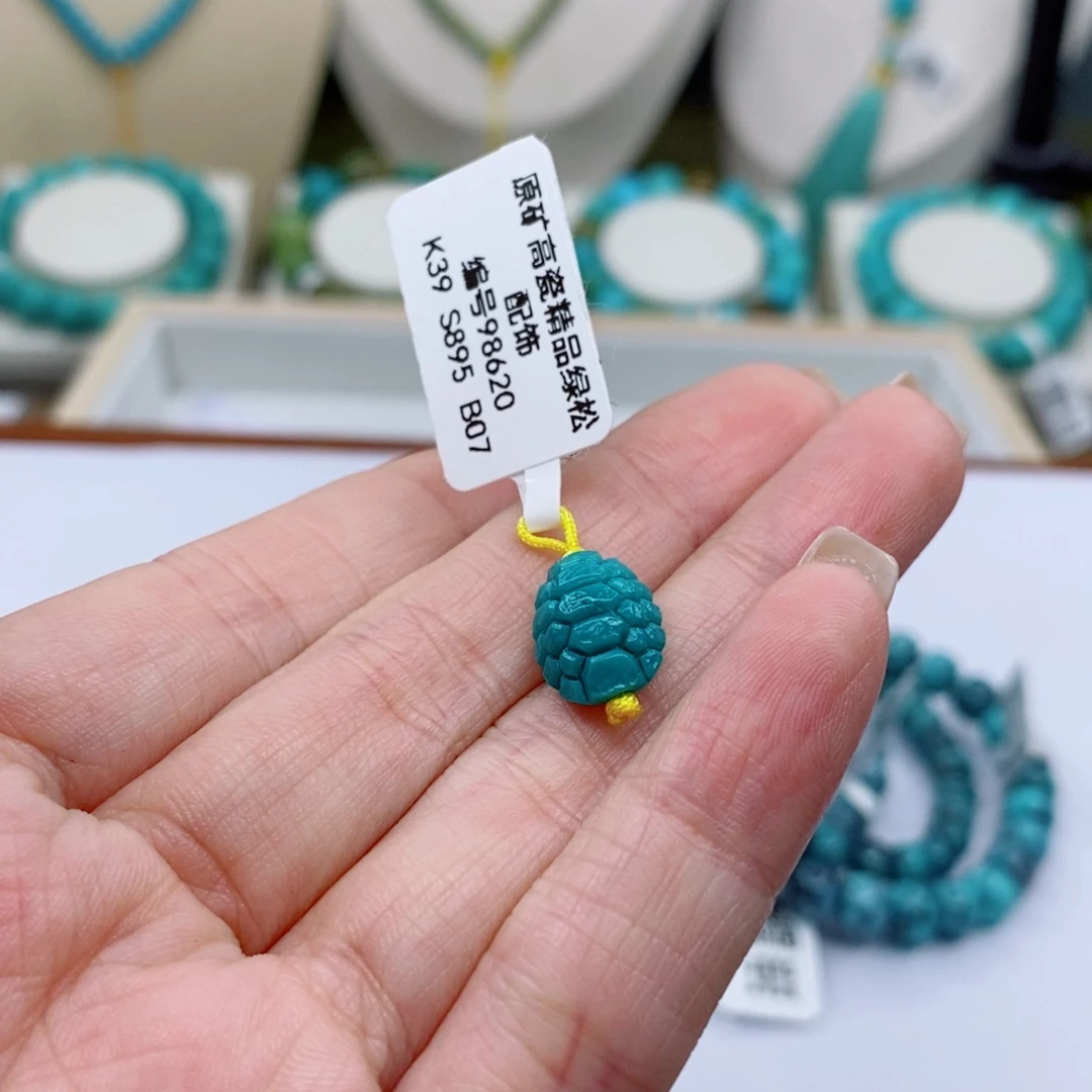 剑***心绿松石未镶嵌珠宝奇石