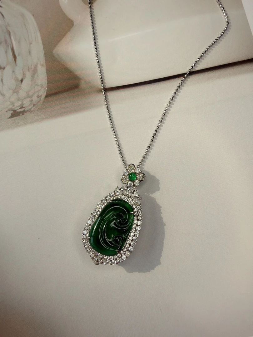 翡翠A货S925银镶嵌冰绿如意精致美观卡扣可打开轻奢时尚绿色高冰