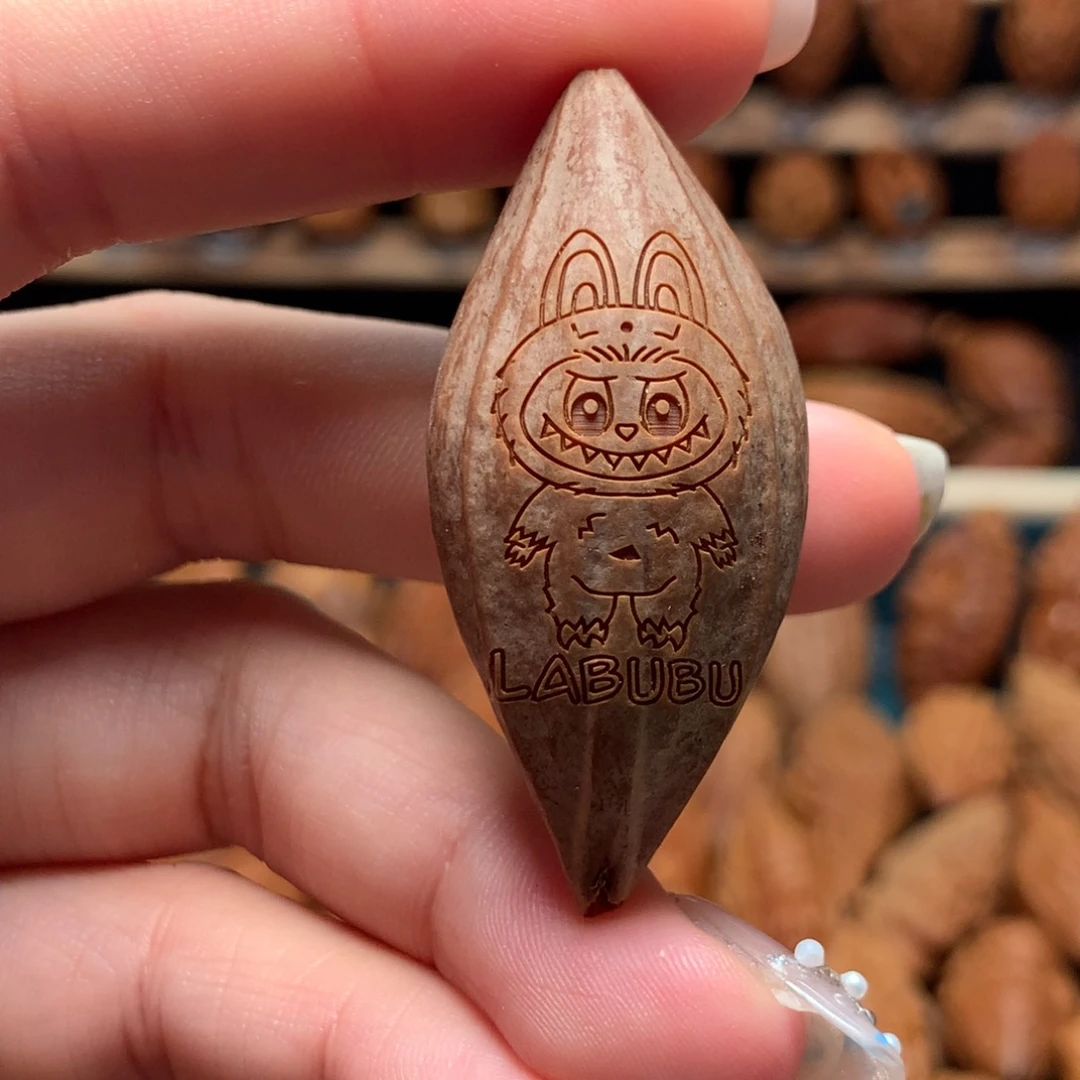 橄榄核把件拉布布