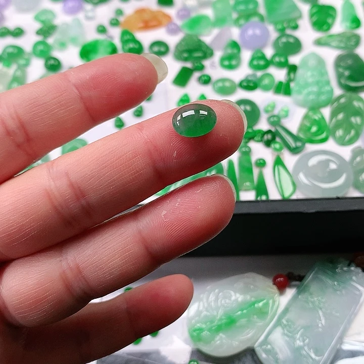 翡翠颈饰未镶嵌翡翠