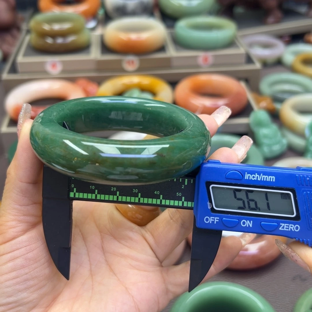 未镶嵌手镯石英岩玉