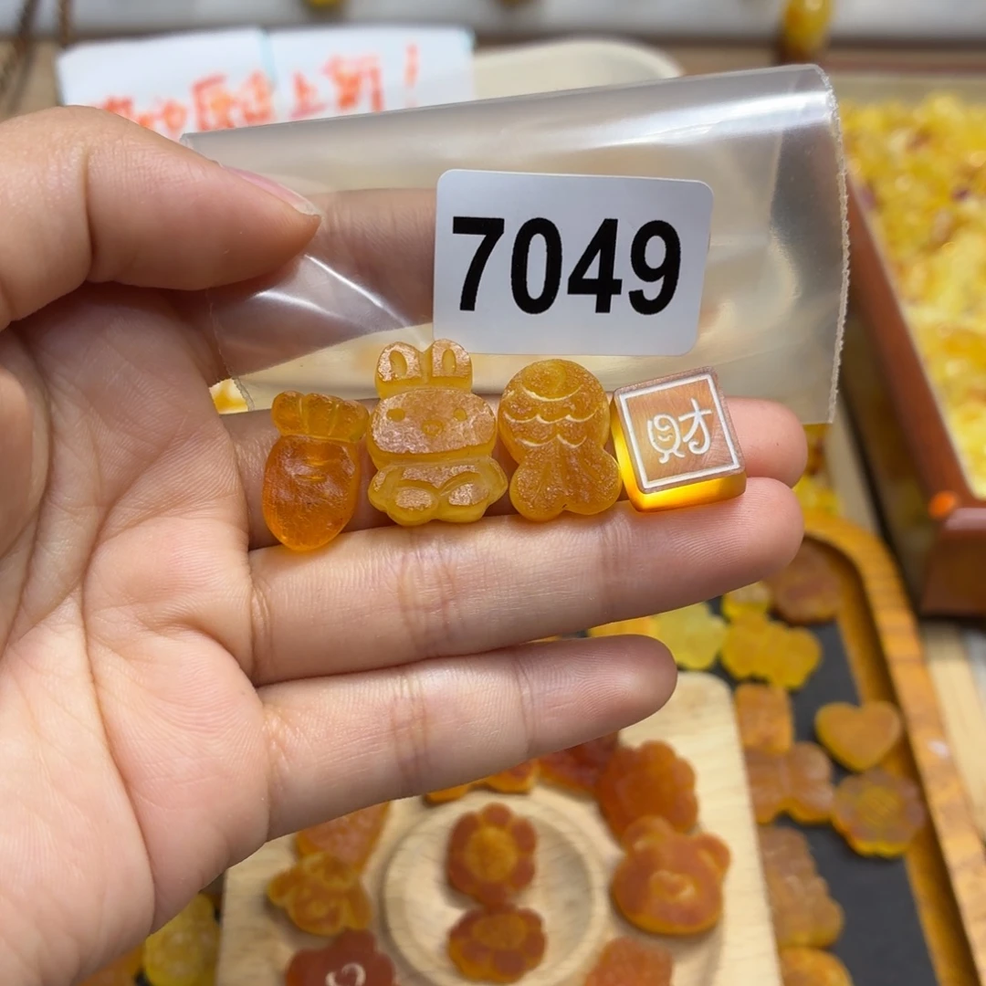 悲***ᶻ琥珀未镶嵌珠宝奇石