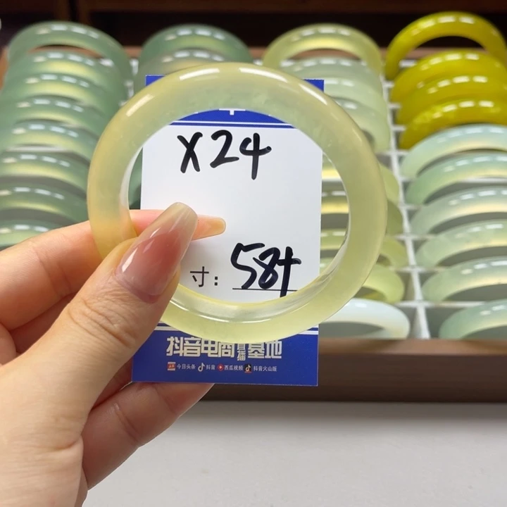 熙***儿蛇纹石玉未镶嵌手镯