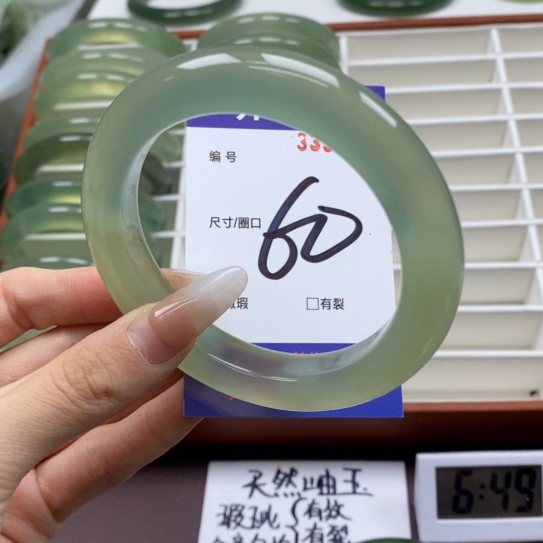 蛇纹石玉手镯未镶嵌