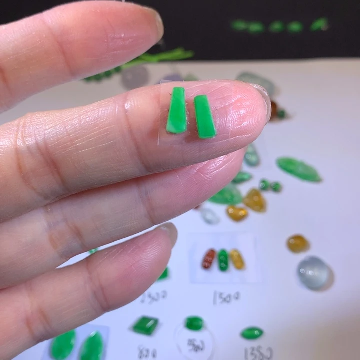 翡翠未镶嵌套链柱子