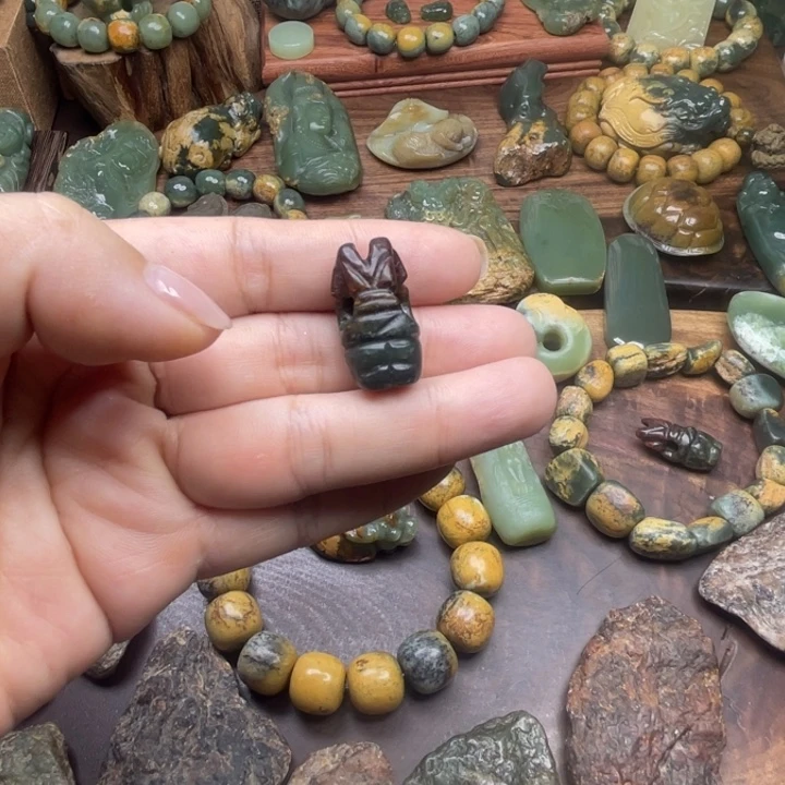 未镶嵌岫岩河磨玉（透闪石质玉）珠宝奇石