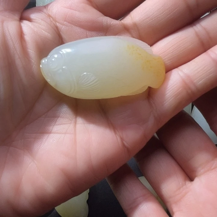 巧***力和田玉未镶嵌颈饰