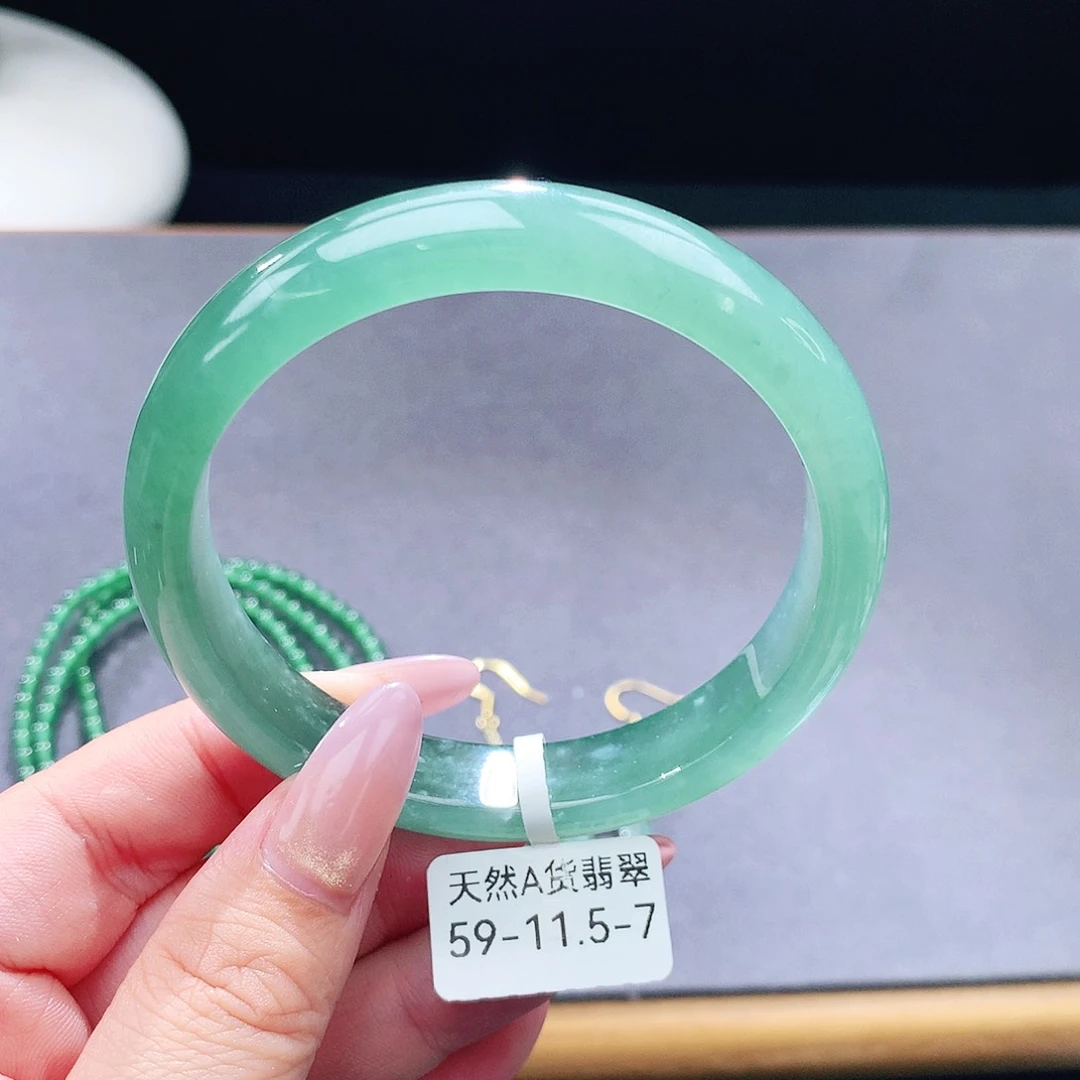 未镶嵌手镯（圆镯）翡翠