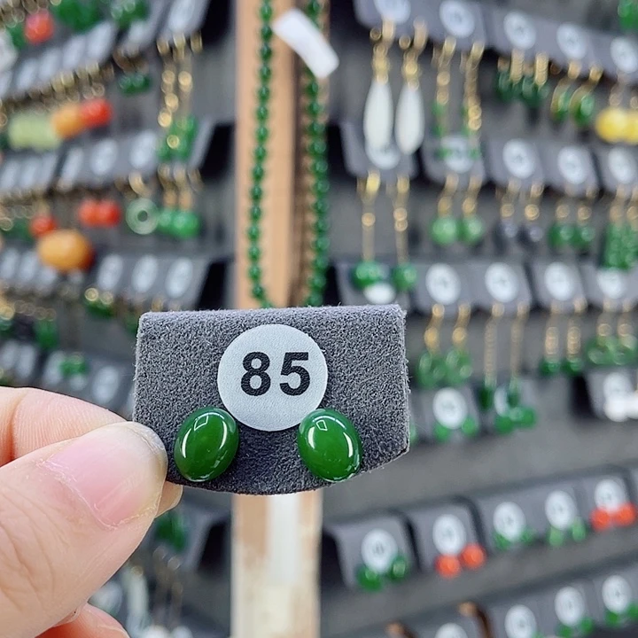 18K金镶嵌和田玉耳饰