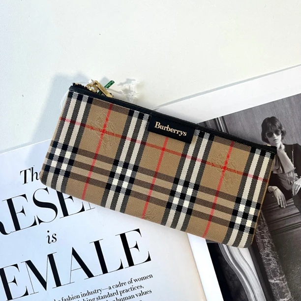 95新 BURBERRY/博柏利 XM经典战马格纹手拿小卡包/JJ02514240