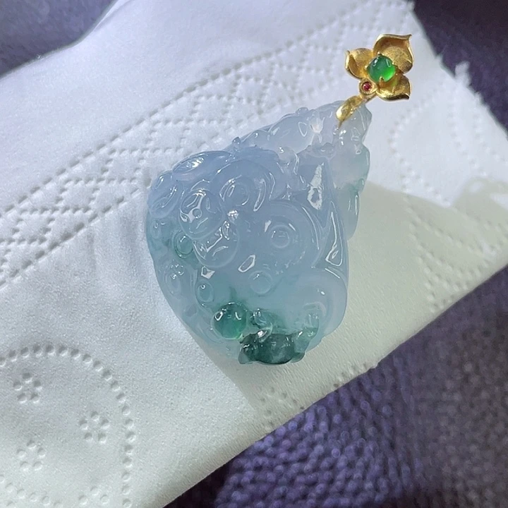 翡翠颈饰18K金镶嵌翡翠