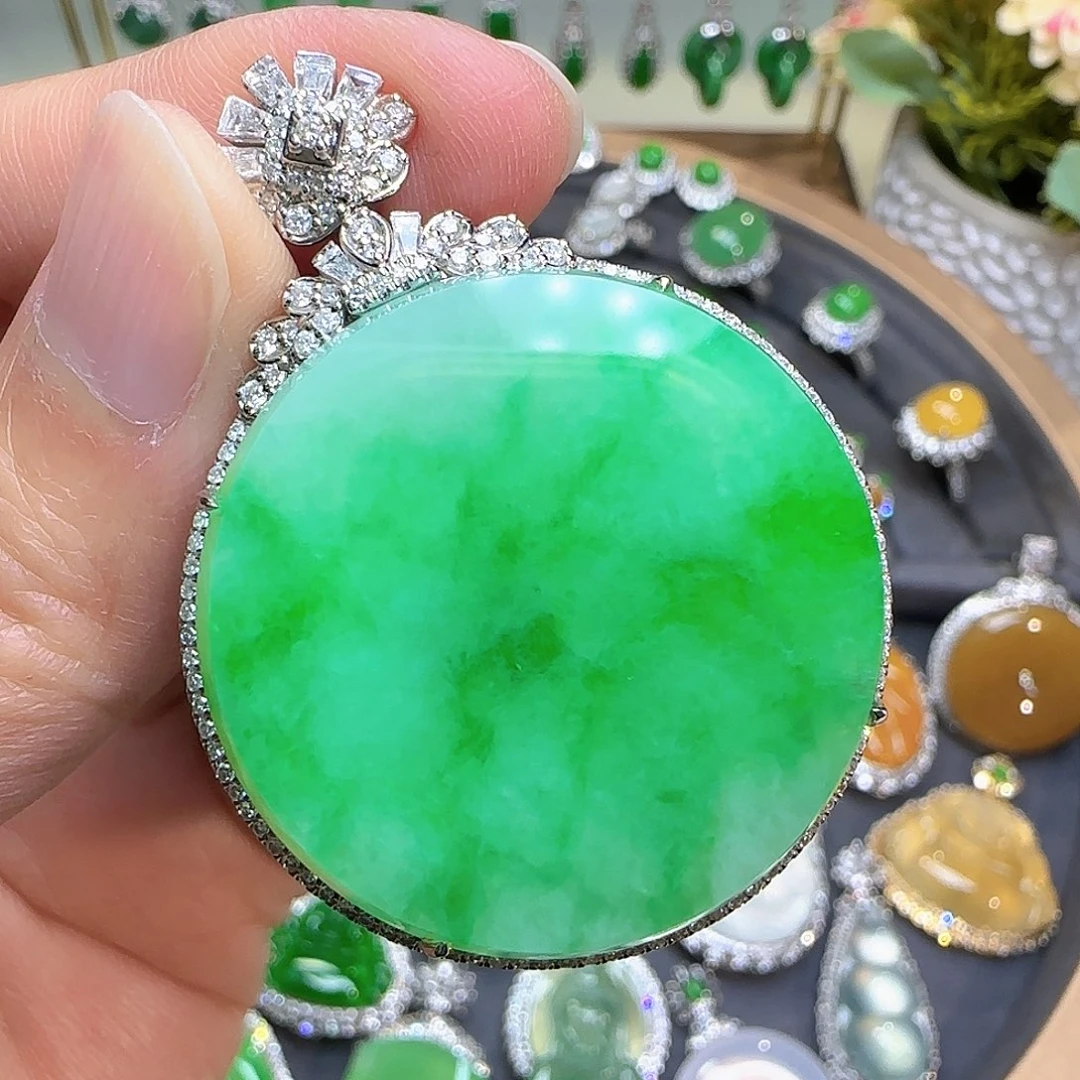 翡翠颈饰18K金镶嵌翡翠颈饰18K金镶嵌