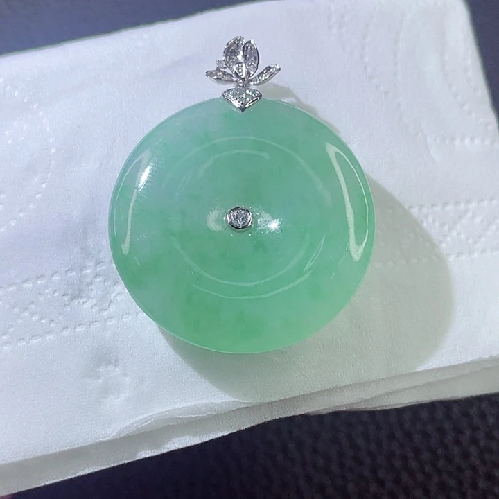 翡翠颈饰18K金镶嵌翡翠