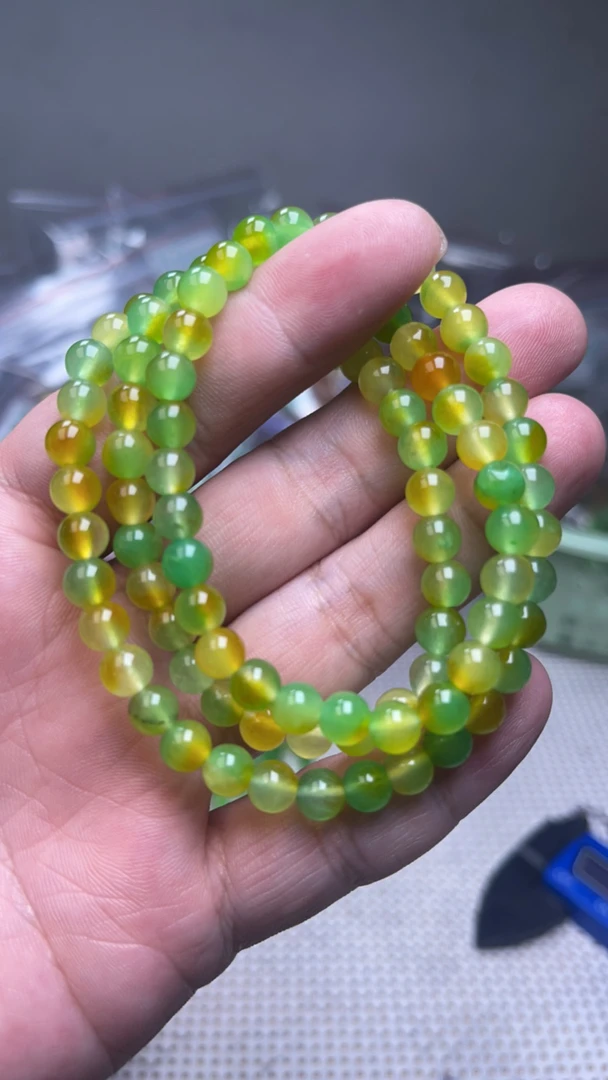 B 699 6 黄加绿三圈10手串