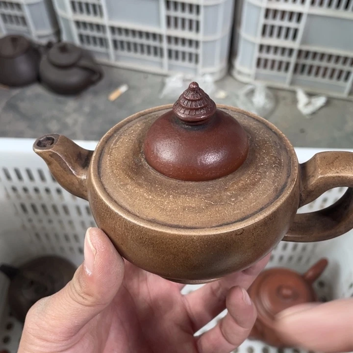 紫砂茶壶老厂紫砂壶一件。