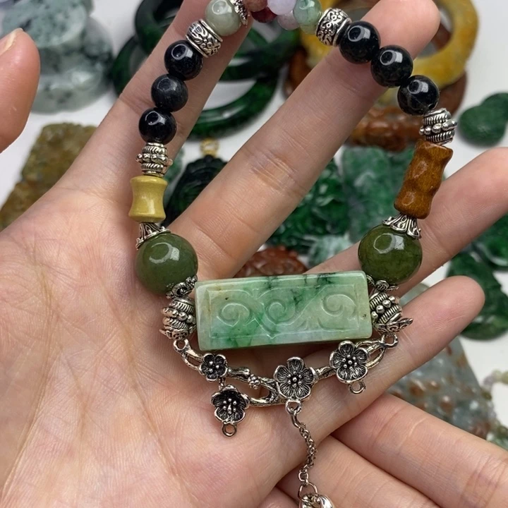 颈饰未镶嵌翡翠吊坠