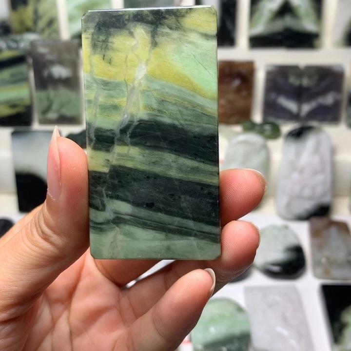 独山玉未镶嵌颈饰