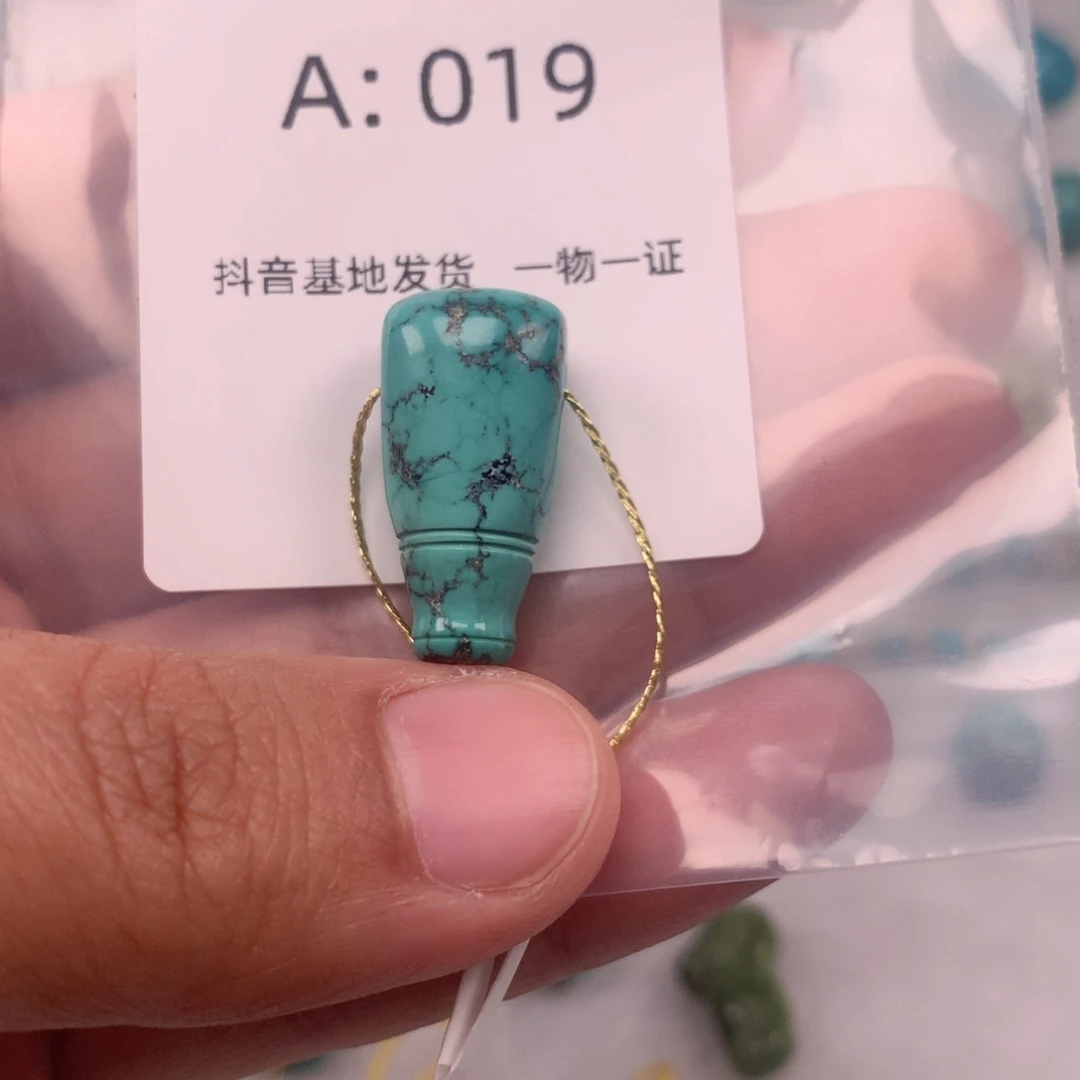 绿松石未镶嵌三通一颗