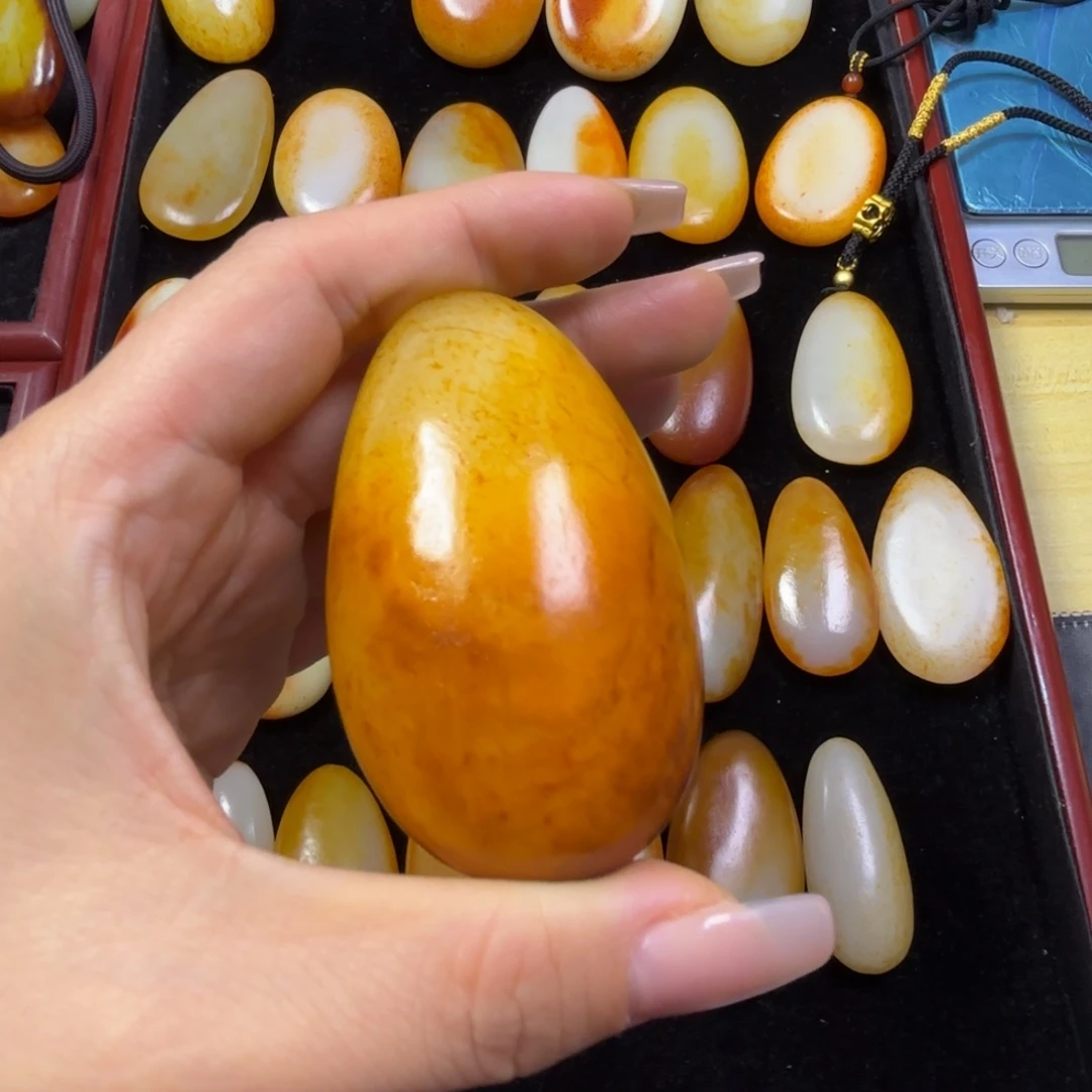 记***颜和田玉未镶嵌颈饰