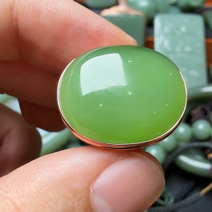 ****雪和田玉未镶嵌颈饰