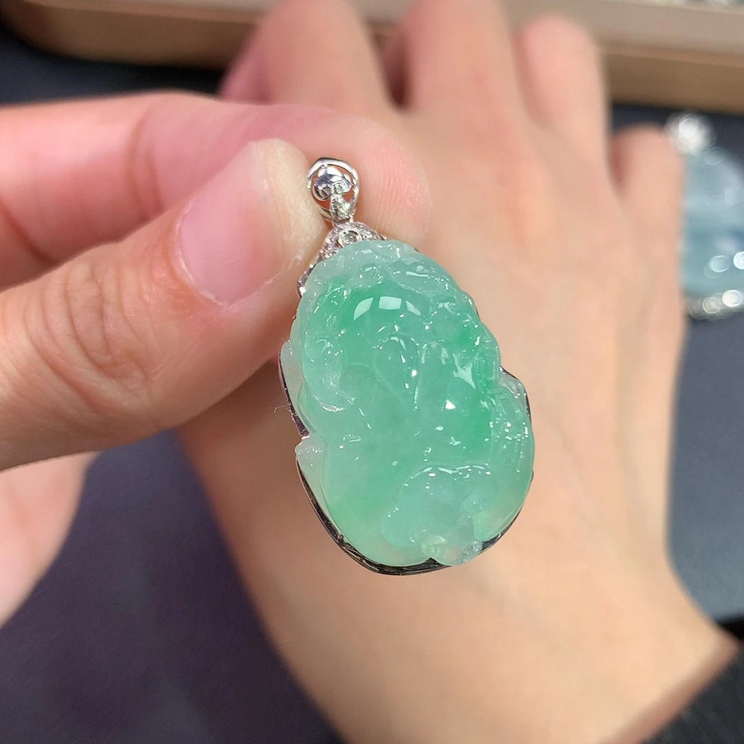 翡翠吊坠(赠链)18K金镶嵌