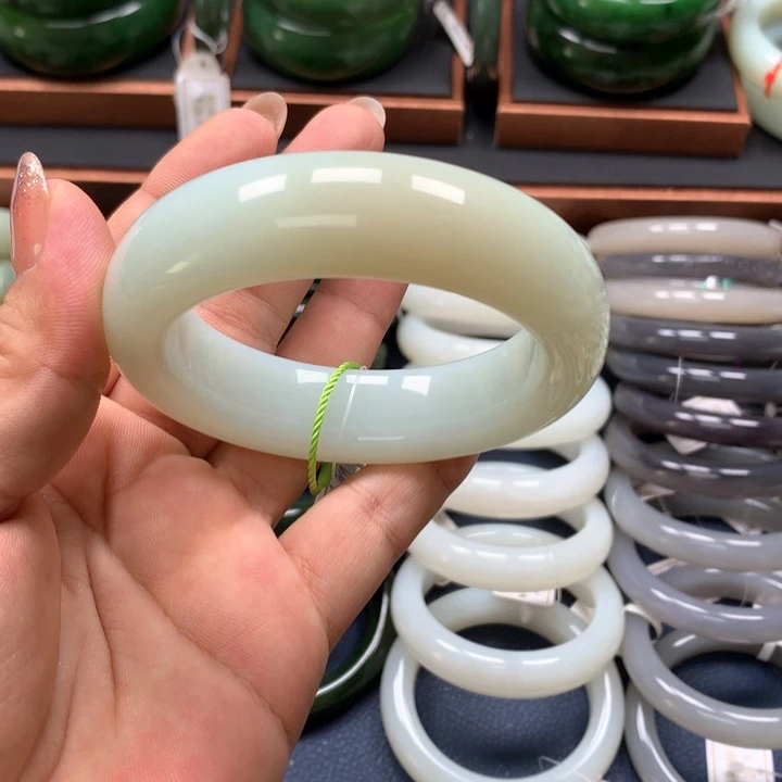 【闪购商品】未镶嵌手镯和田玉