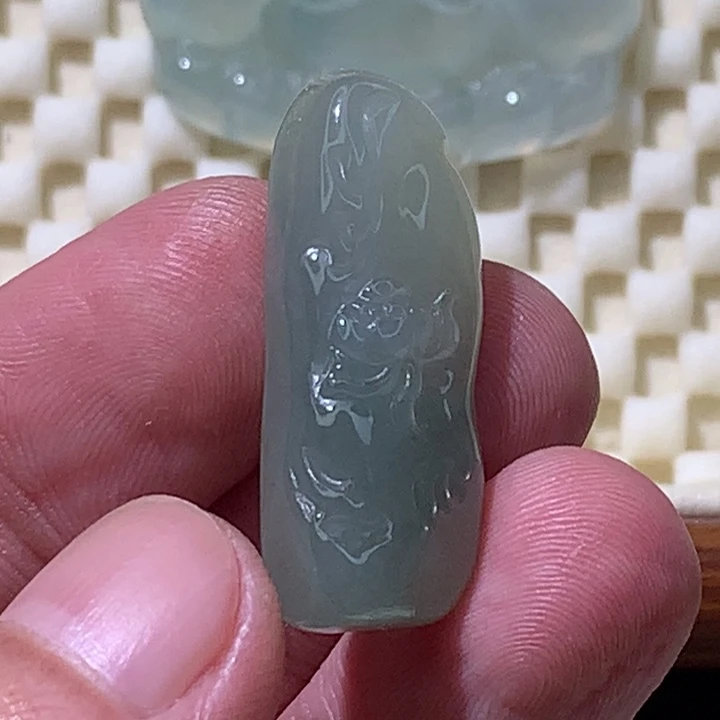 翡翠未镶嵌颈饰花