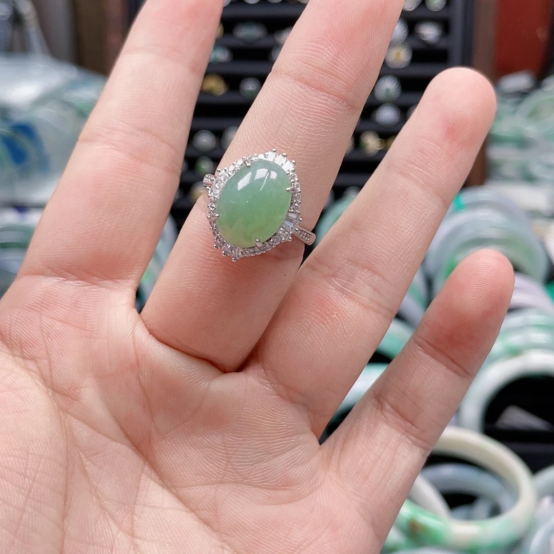 翡翠手镯未镶嵌翡翠