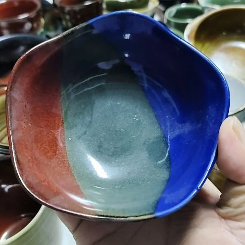 瓷片瓷片，各种摆件，均有瑕疵。沙锅！