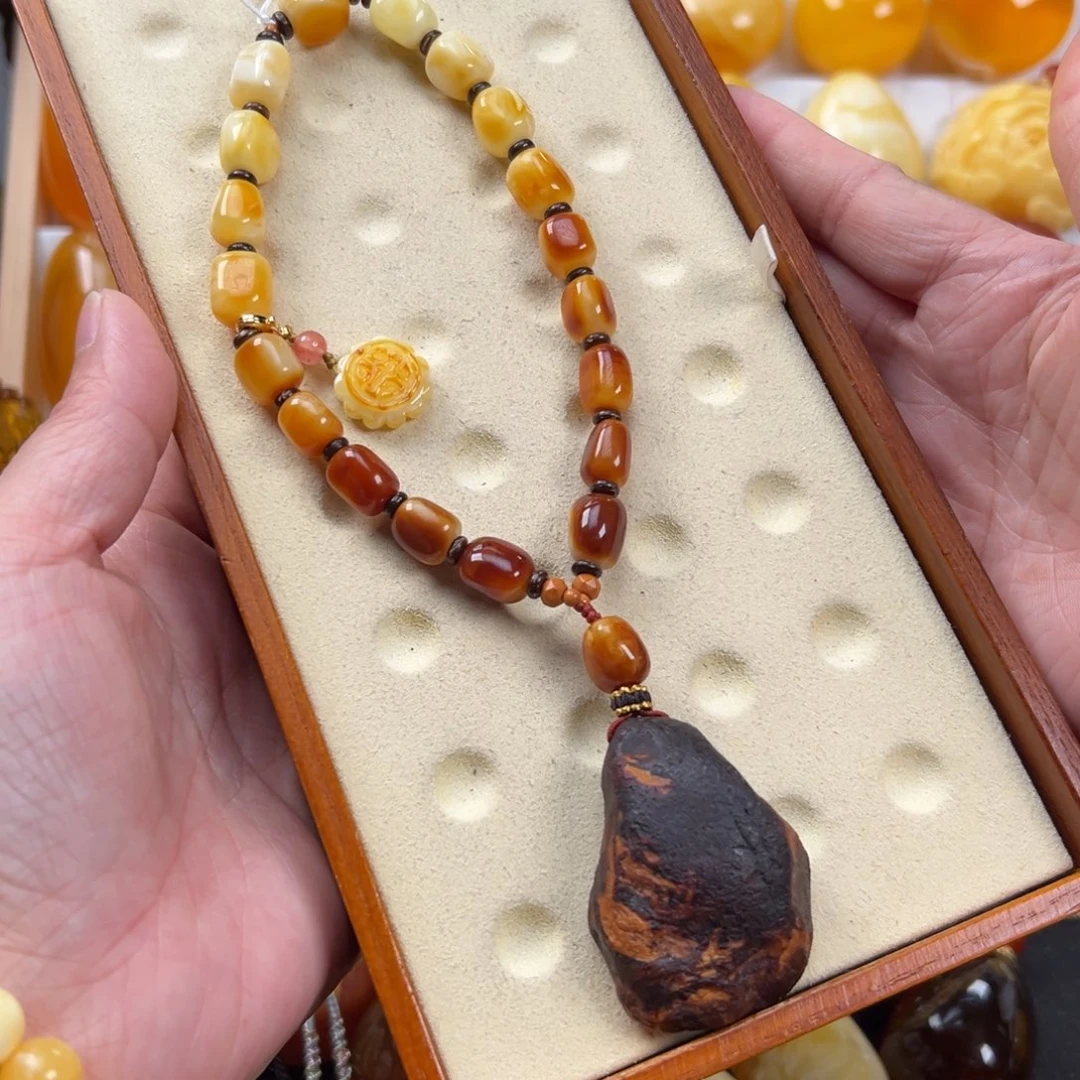 蜜蜡未镶嵌颈饰14.9克