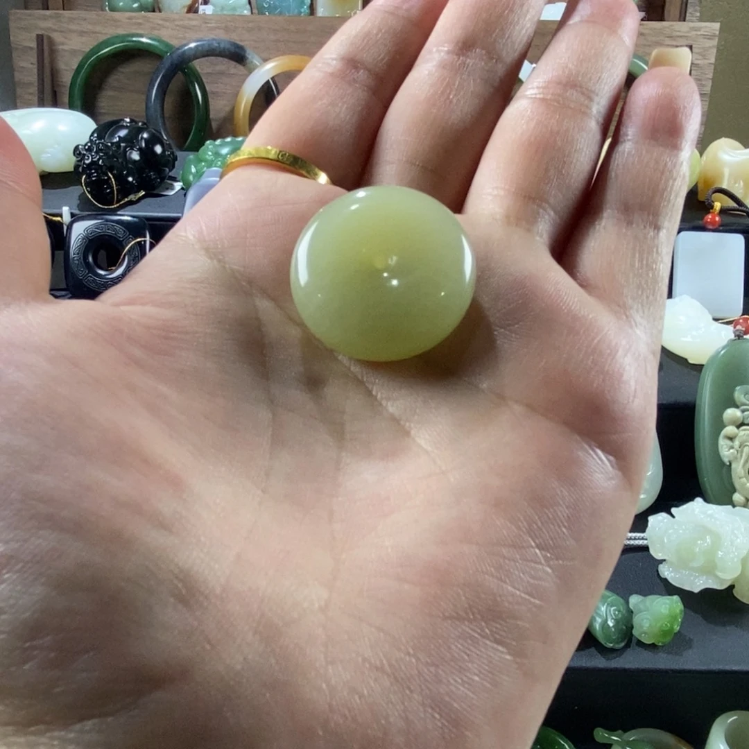 和田玉未镶嵌颈饰黄口平安扣