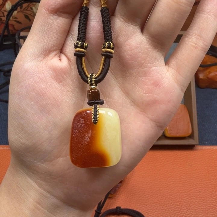 蜜蜡未镶嵌吊坠(赠链)