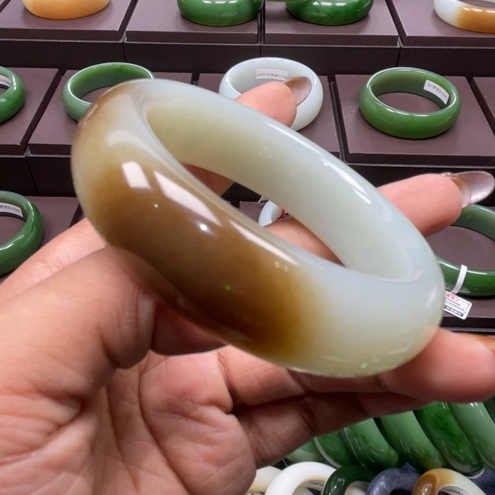 和田玉未镶嵌手镯