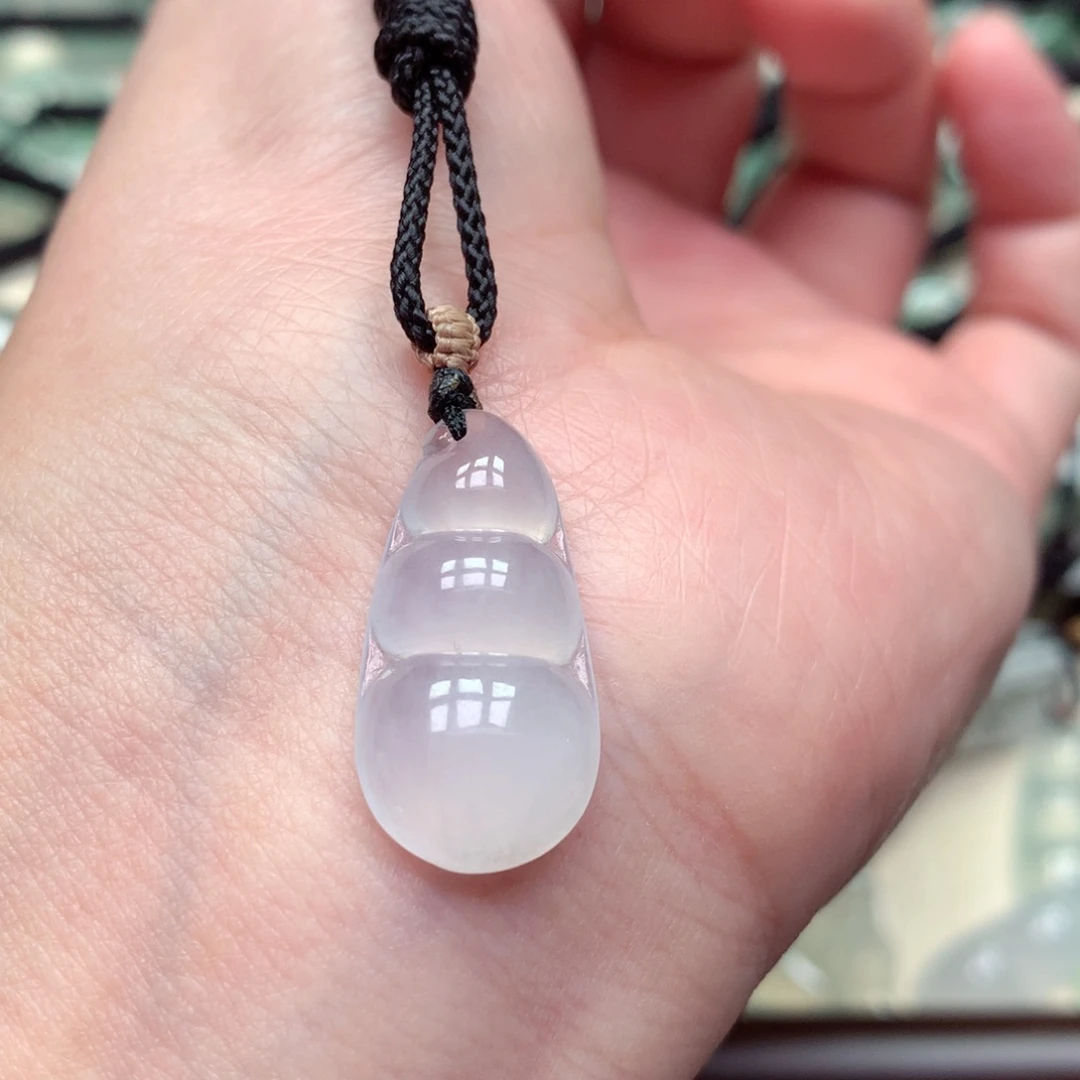 翡翠未镶嵌颈饰豆子