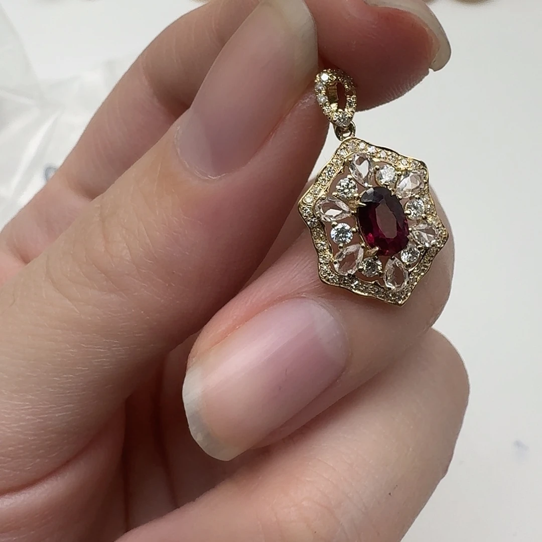 红宝石颈饰18K金镶嵌