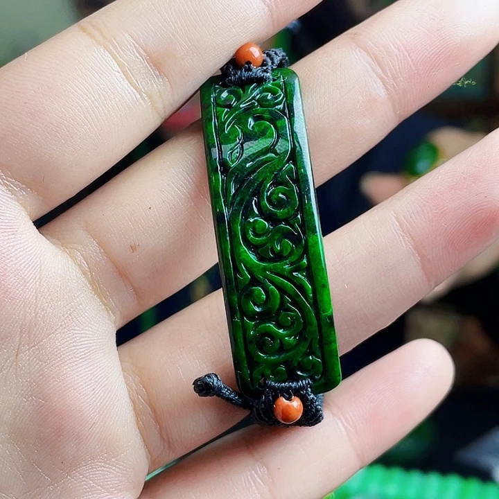 翡翠未镶嵌颈饰多样性