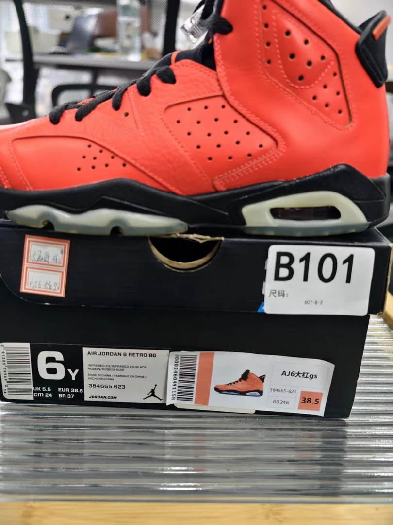 Nike  AJ6大红  全新原盒  38.5码  11月19  孙 B101
