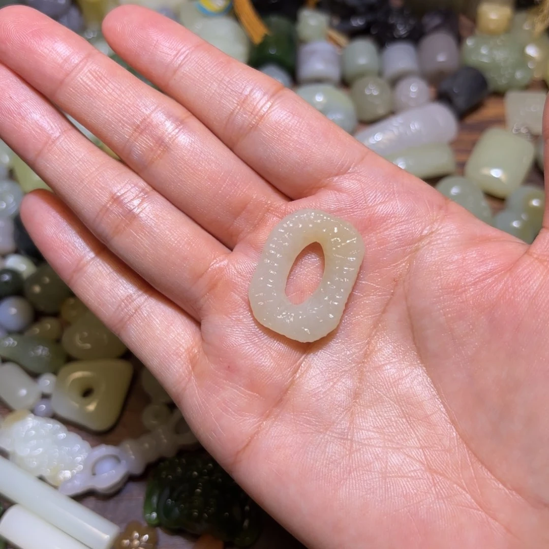 妞***儿和田玉未镶嵌珠宝半成品