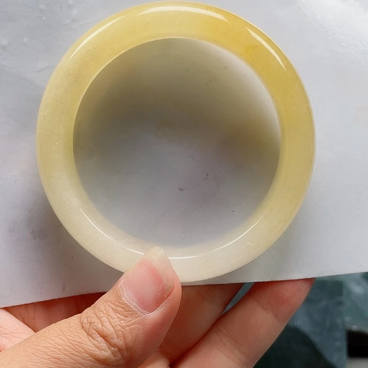 *****未镶嵌手镯石英质玉