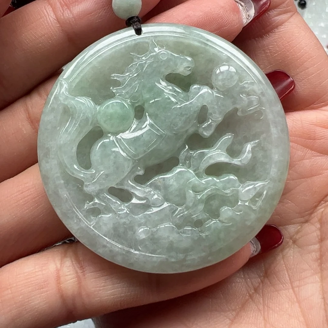 翡翠颈饰未镶嵌马牌