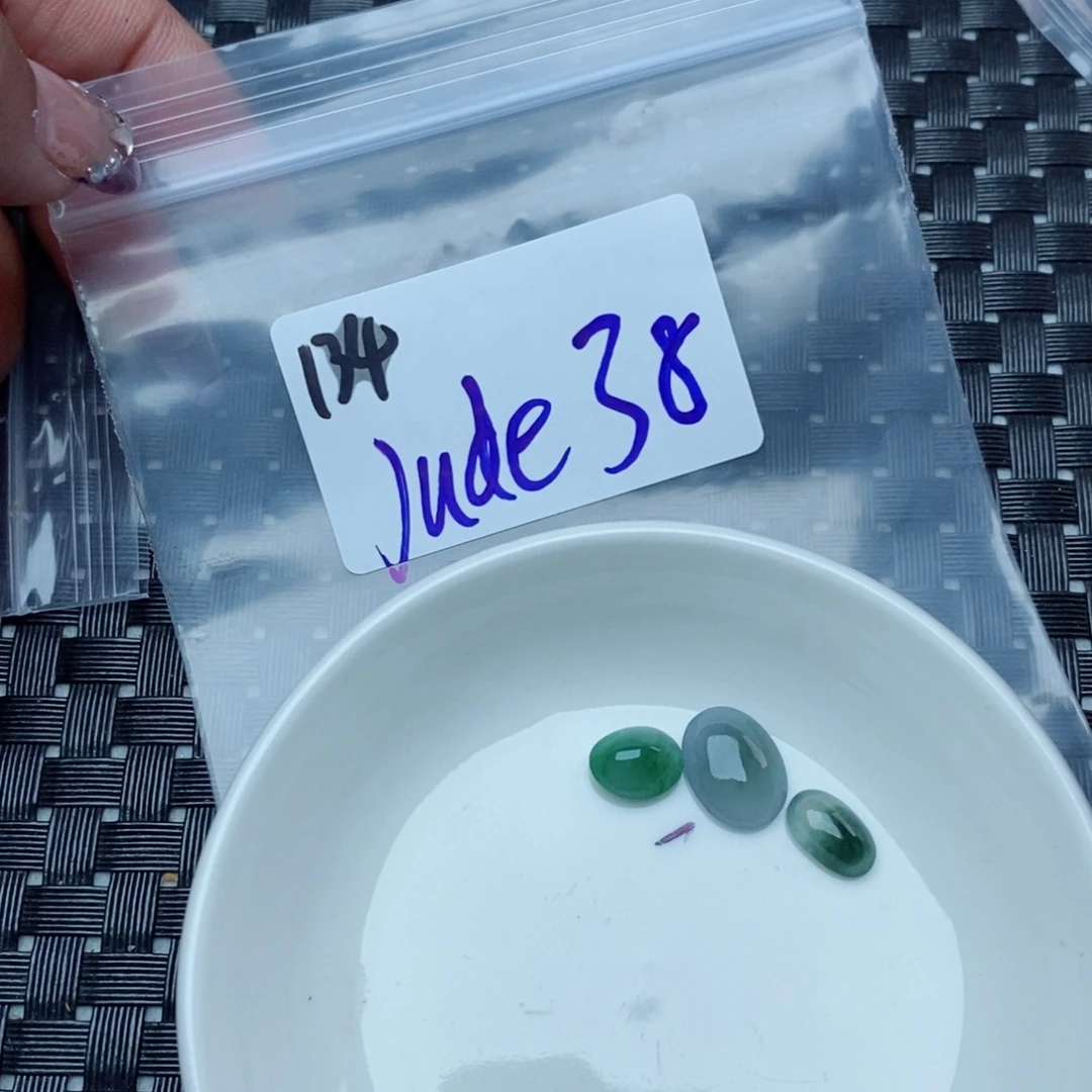 J***e翡翠裸石不退不换