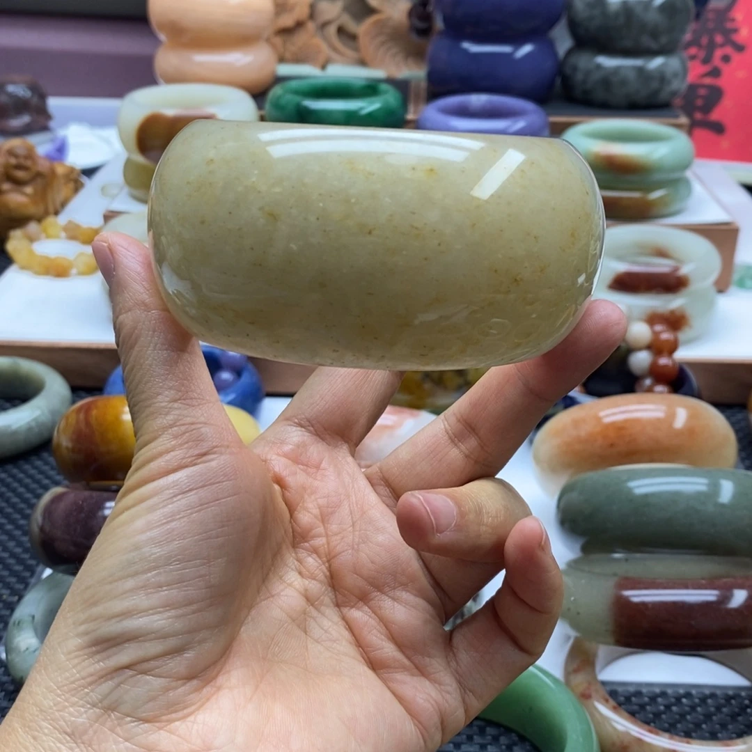 家***儿未镶嵌手镯石英岩玉